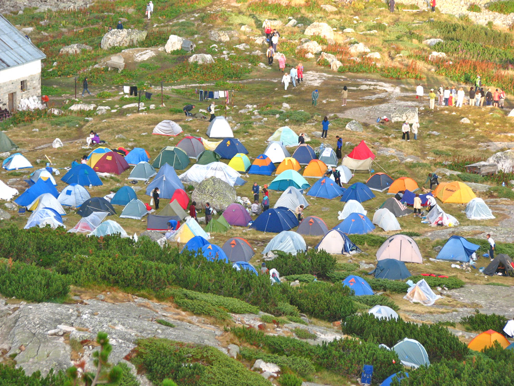 Част от палатковия лагер - след молитва