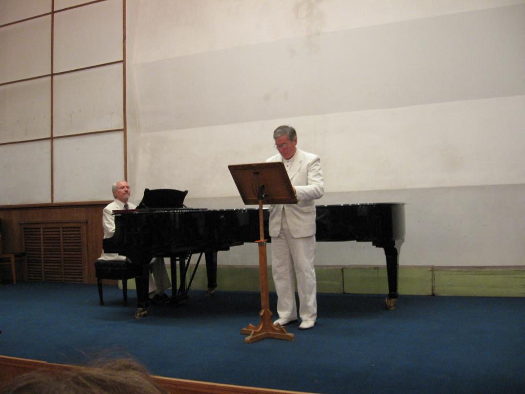 Петър Ганев на пианото и тенор Панталей Панталеев