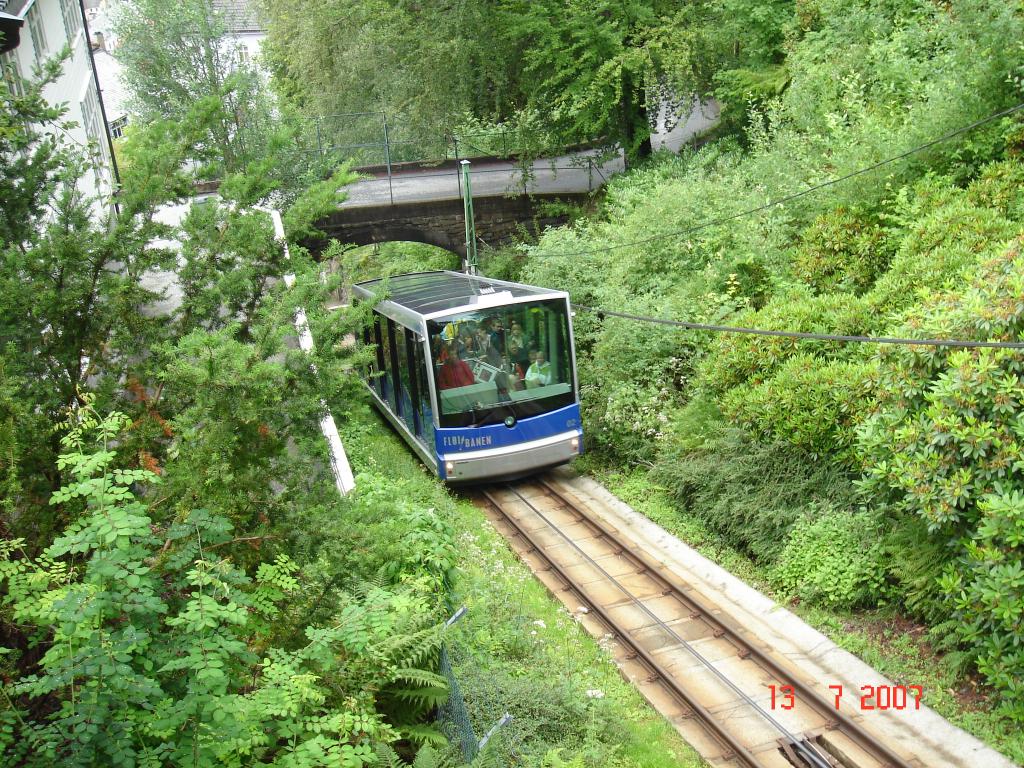 Влакчето - един от начините да се изкачиш до най-високата то