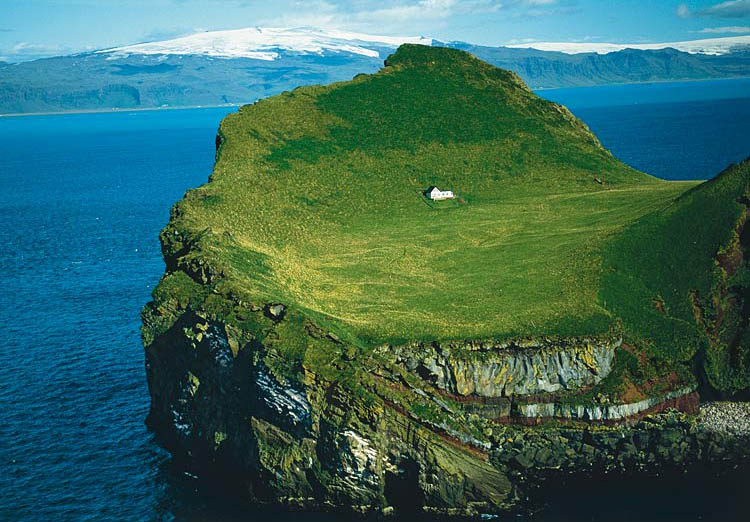 Къща на самотен остров