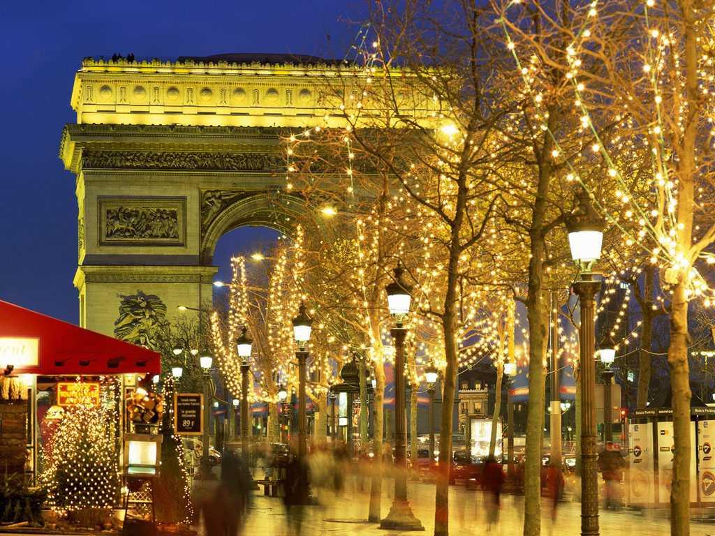Париж около Коледа