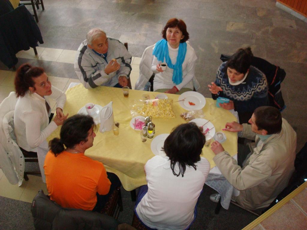 На масата на организаторите :)