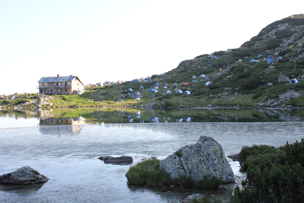 Братския лагер