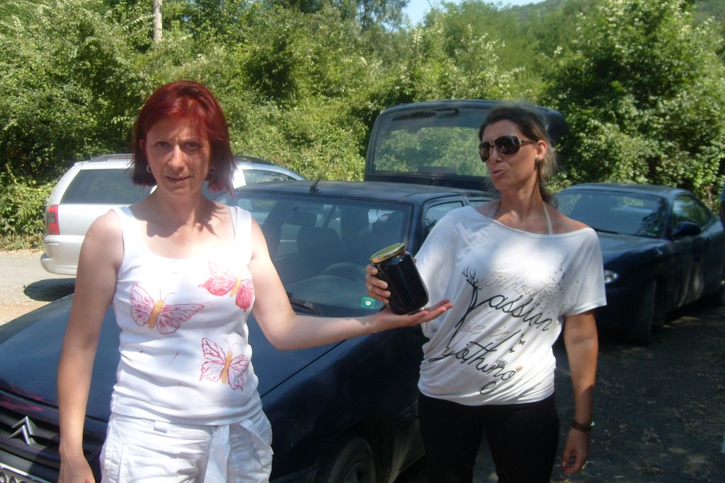 Диди ни подари пресен манов мед! Благодаря!